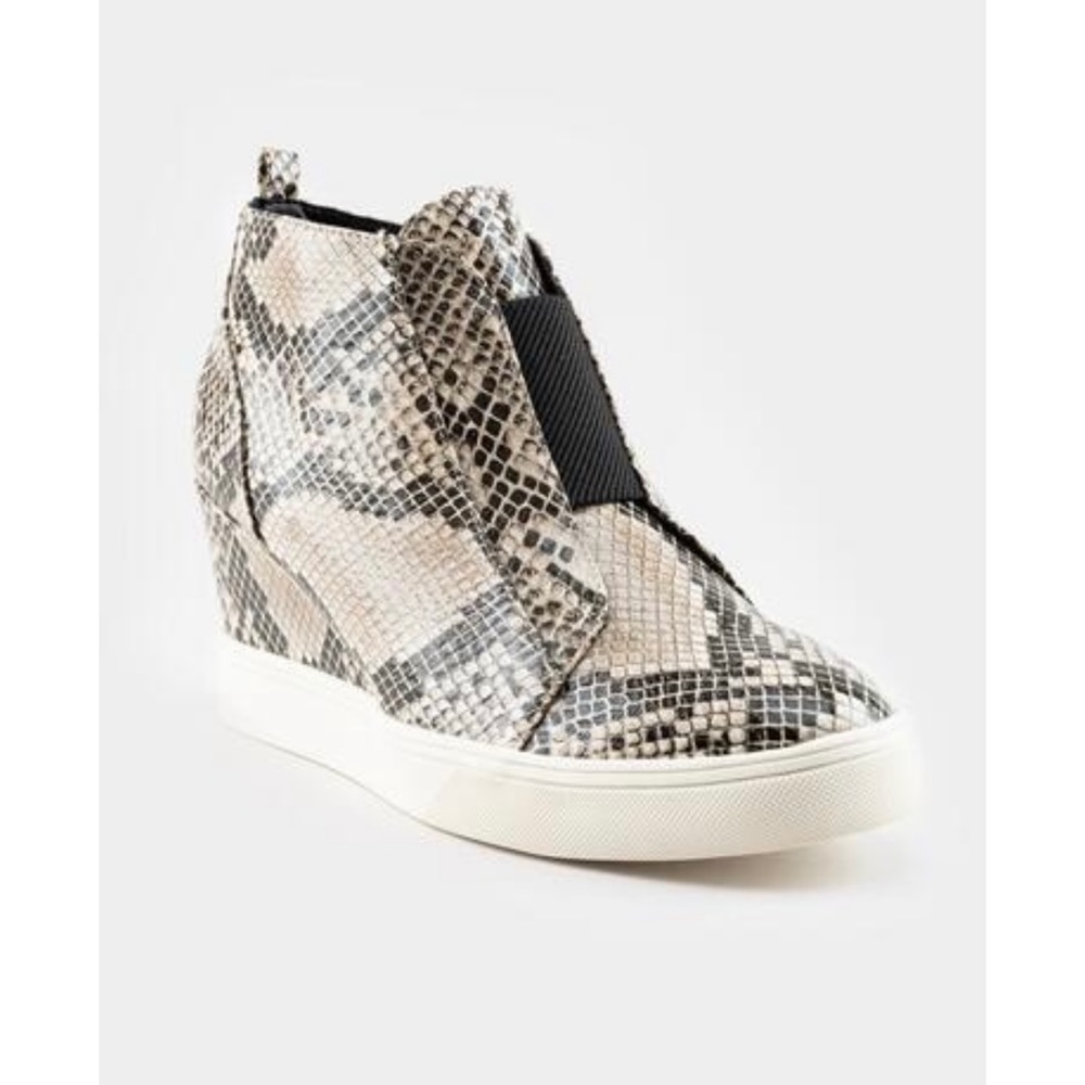 MIA Snake Print Wedge. Size 7.5 M